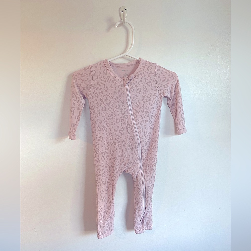 Kyte BABY Zippered Romper in Small Blush Leopard (3 - 6 months)